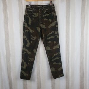 American Eagle Super Stretch Mom Jeans Hi-rise Camo‎ Corduroy Green Size 2